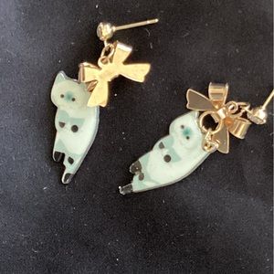 Kitten charm earrings with crystal post and bow accent charm